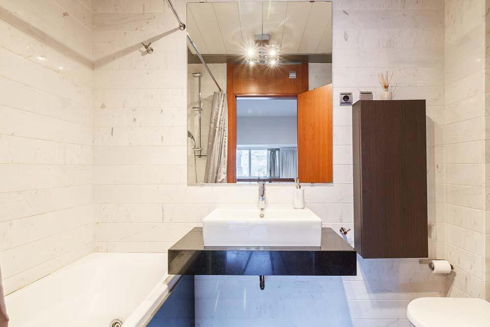 Vivienda Turistica Duplex Isozaki-Guggenheim Apartment บิลเบา ภายนอก รูปภาพ